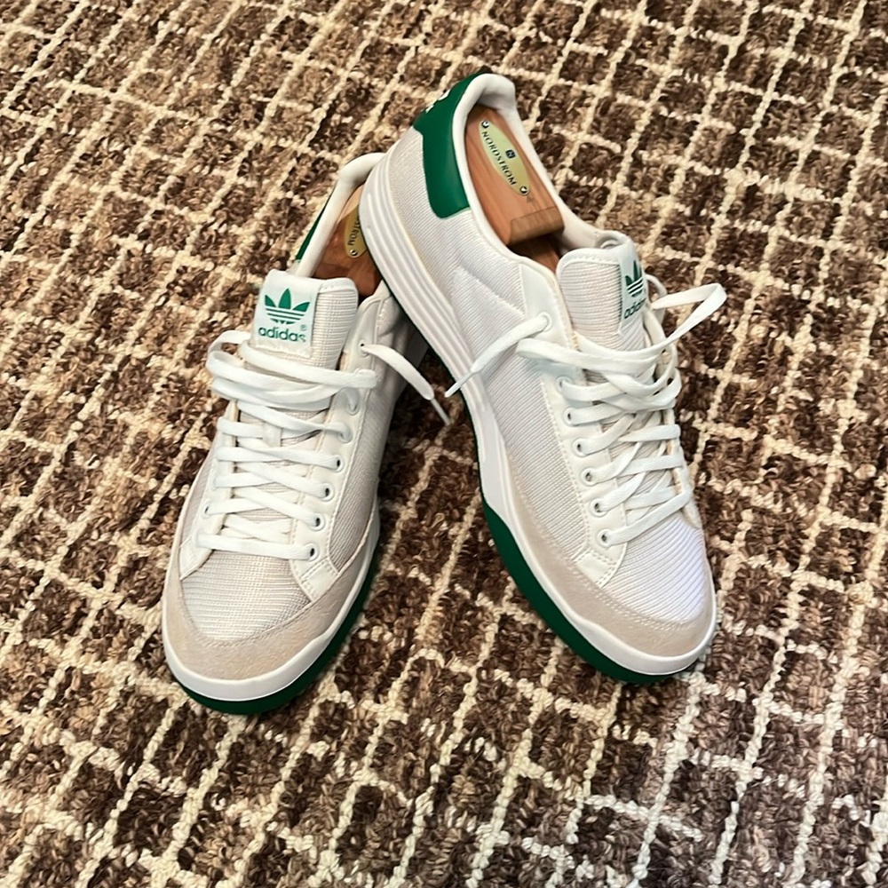 Adidas Rod Laver tennis shoes- size 11, CLEAN